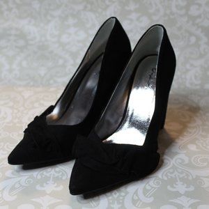 Qupid Black Ruffle Heels Size 7.5